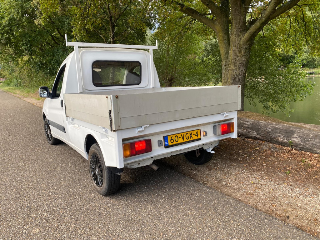 47595573-8.jpg