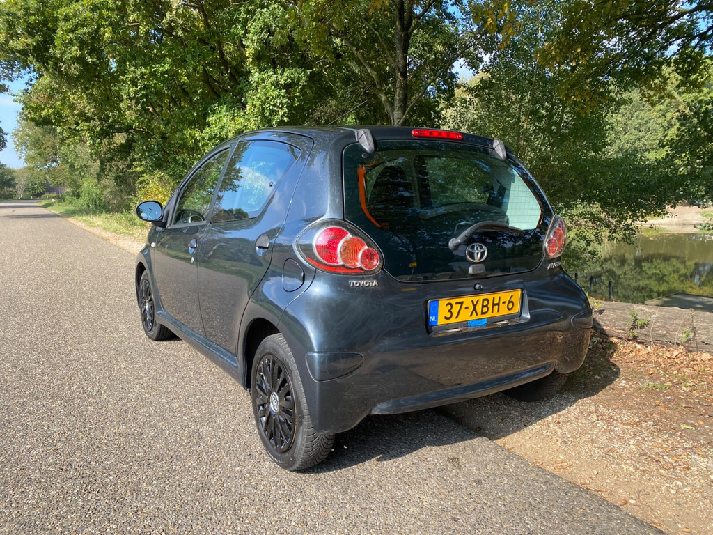 47991077-3.jpg